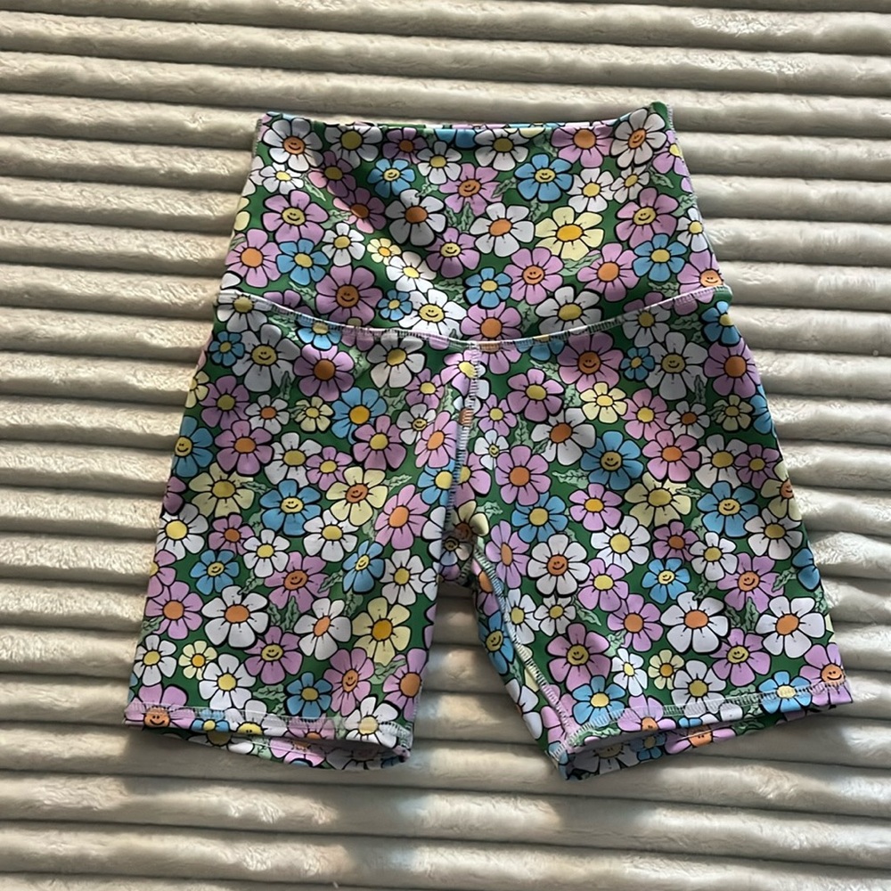 Smile club smiley flower biker shorts